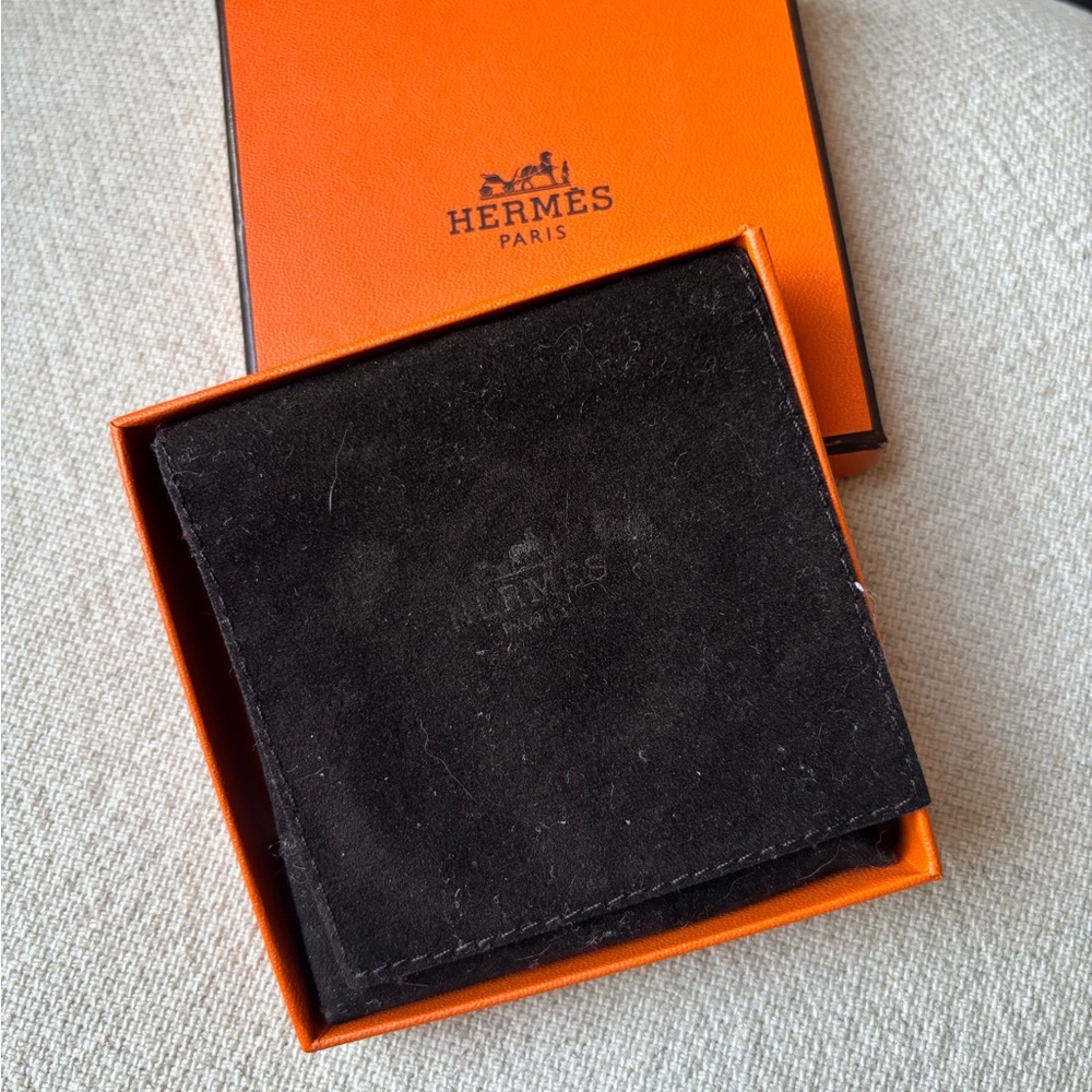 Gold and Black Hermes H Clic Bracelet - Picture 4 of 10